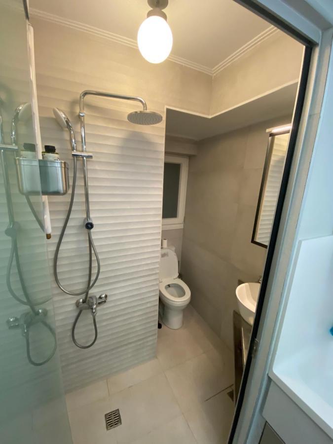 Minimalist Studio Behind Hilton Hotel Athena Bagian luar foto
